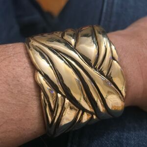 VINTAGE Signed DIVA RUNWAY HEAVY GOLD TONE BANGLE CUFF Bracelet 1980s